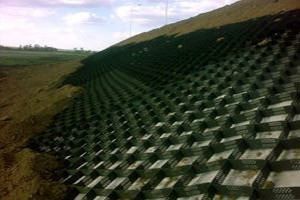 Укрепление склонов георешеткой Укрепление склонов георешеткой
