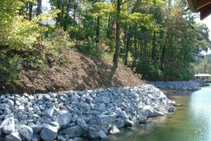 зміцнення берега каменем